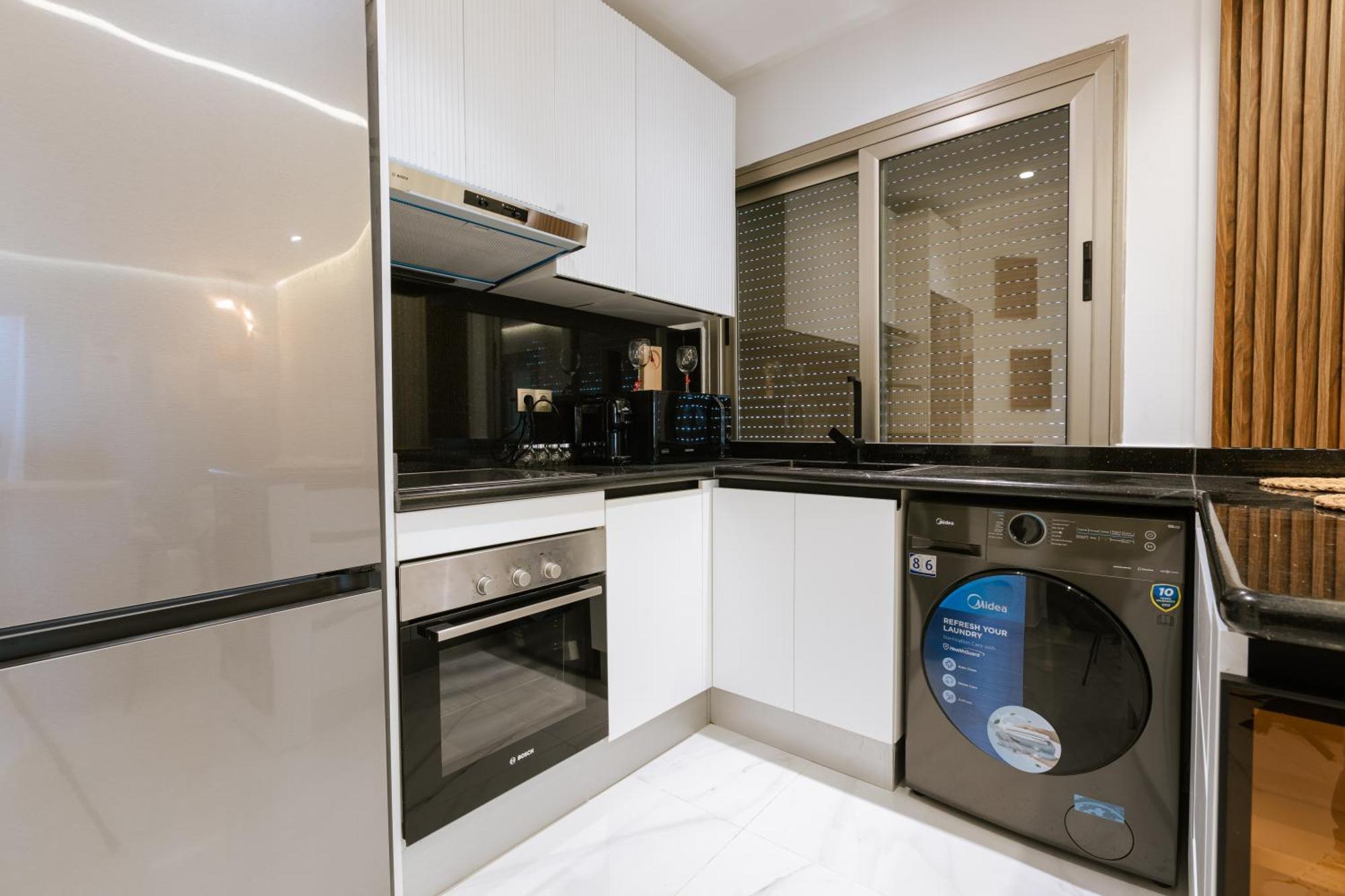 טנג'יר Marina View Residence Luxurious Studio Retreat With Stunning Ocean Views 1 Double Bedroom, 1 Convertible Couch מראה חיצוני תמונה