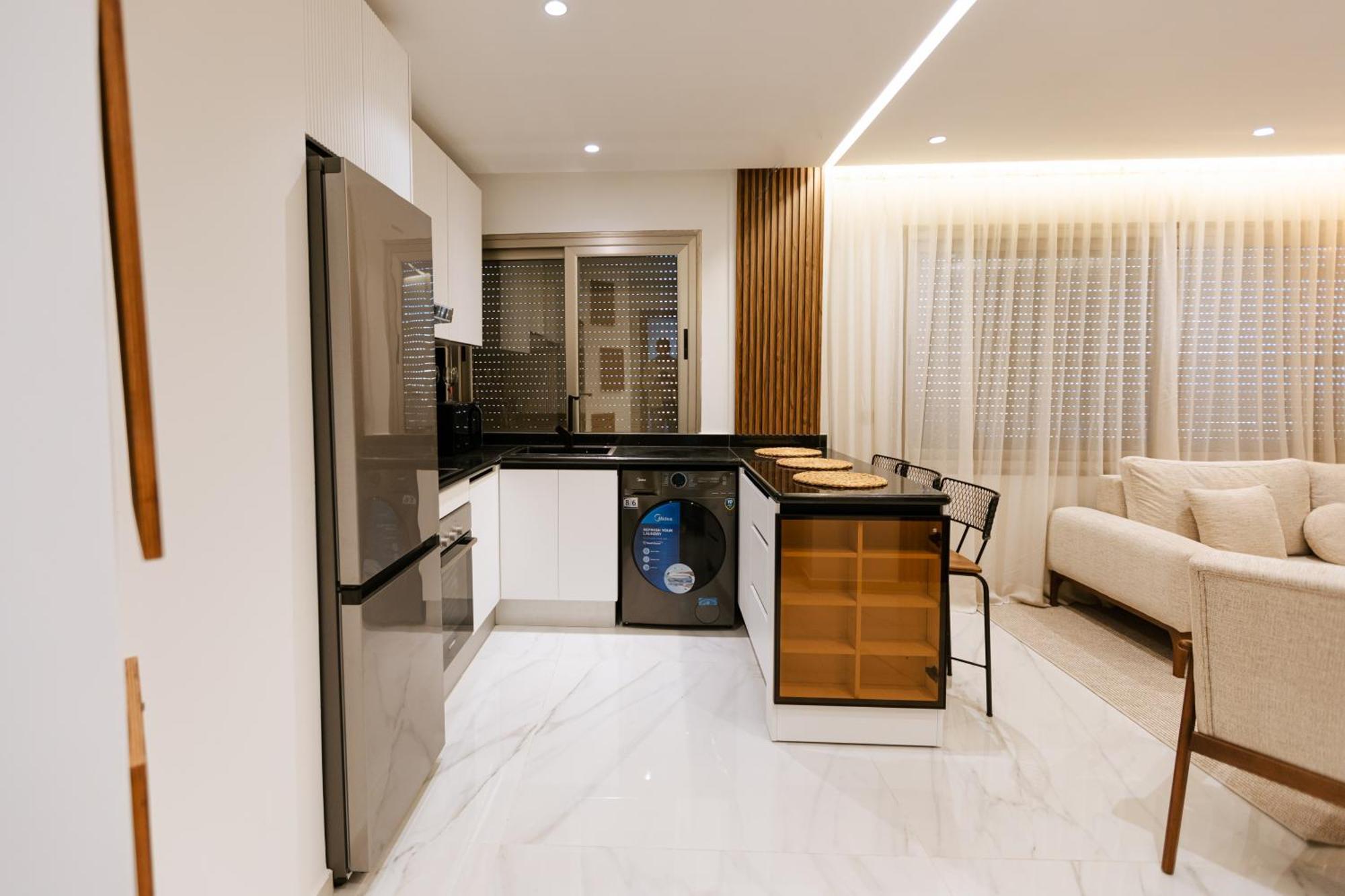 טנג'יר Marina View Residence Luxurious Studio Retreat With Stunning Ocean Views 1 Double Bedroom, 1 Convertible Couch מראה חיצוני תמונה