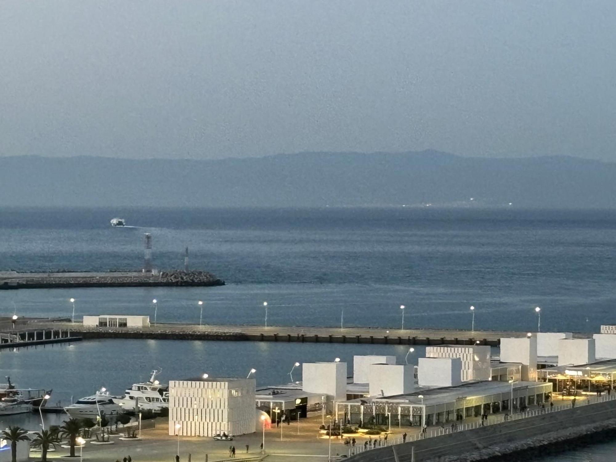 טנג'יר Marina View Residence Luxurious Studio Retreat With Stunning Ocean Views 1 Double Bedroom, 1 Convertible Couch מראה חיצוני תמונה